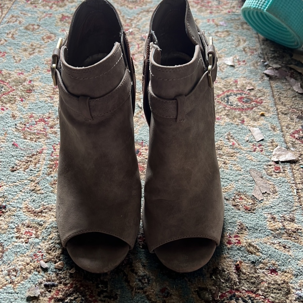 Guess Tan Booties- Open Toe Size 7 - image 2